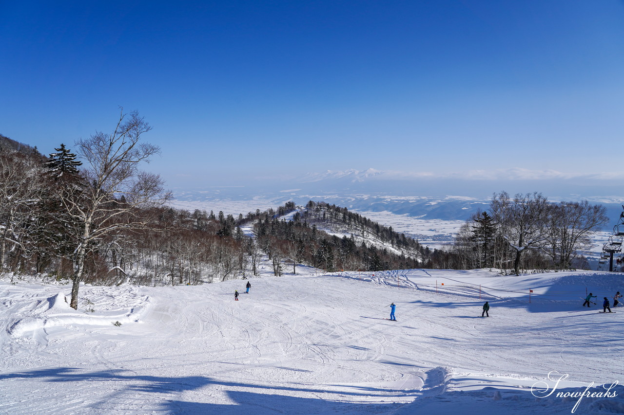 富良野スキー場 積雪100cm、オープン初日から滑走距離3,400ｍのロングダウンヒルが可能！最高のコンディションでシーズン開幕です♪